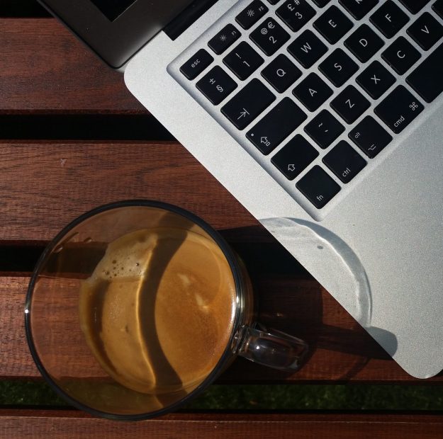 lap top in garden - office mum